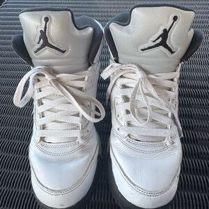 Air Jordan 5 retro “Sail” SE White and Black Youth Sneakers size 6.5